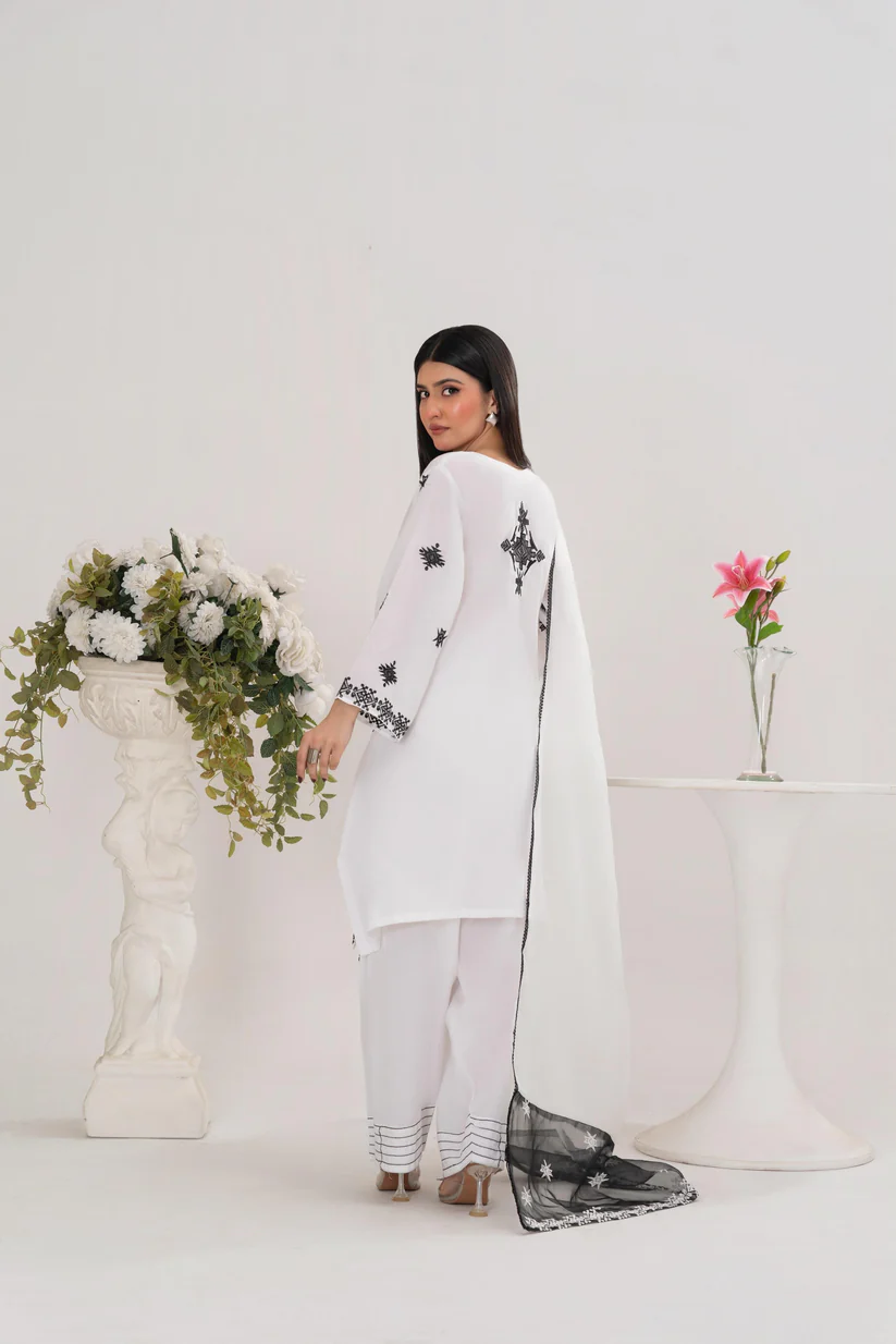 WHITE CHARM