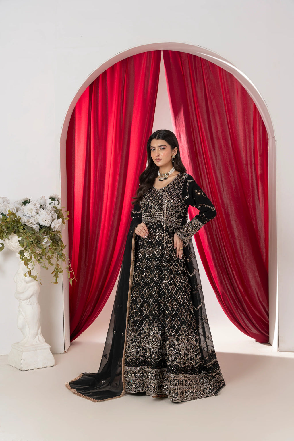 Ameera Velour Black