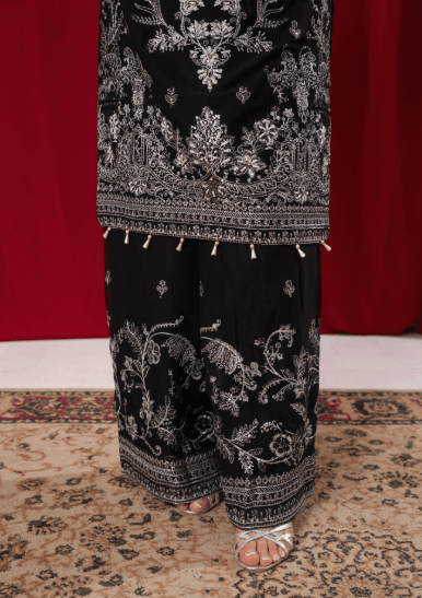 Noorah Mystique Black
