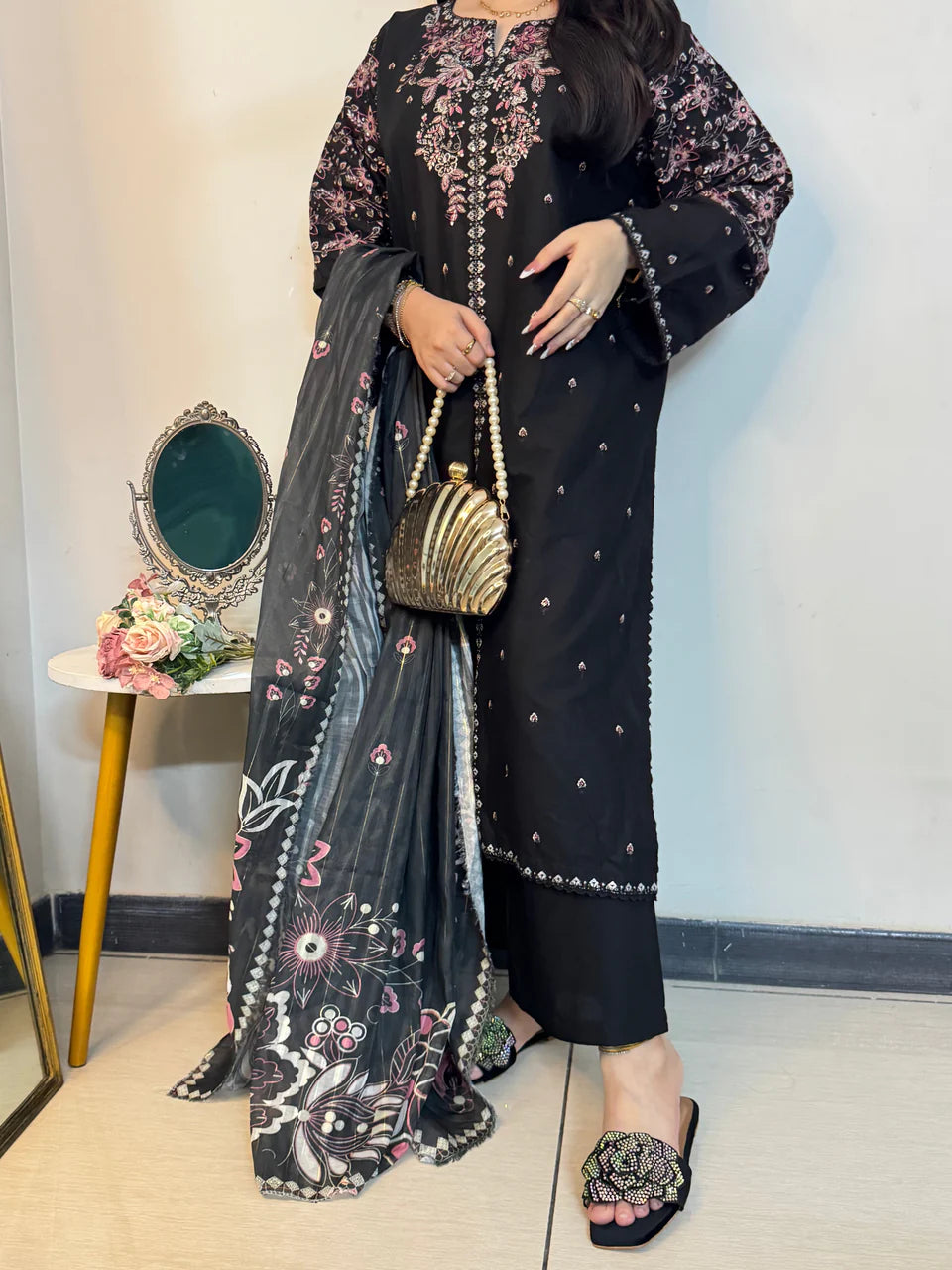 ZARNISH BLACK