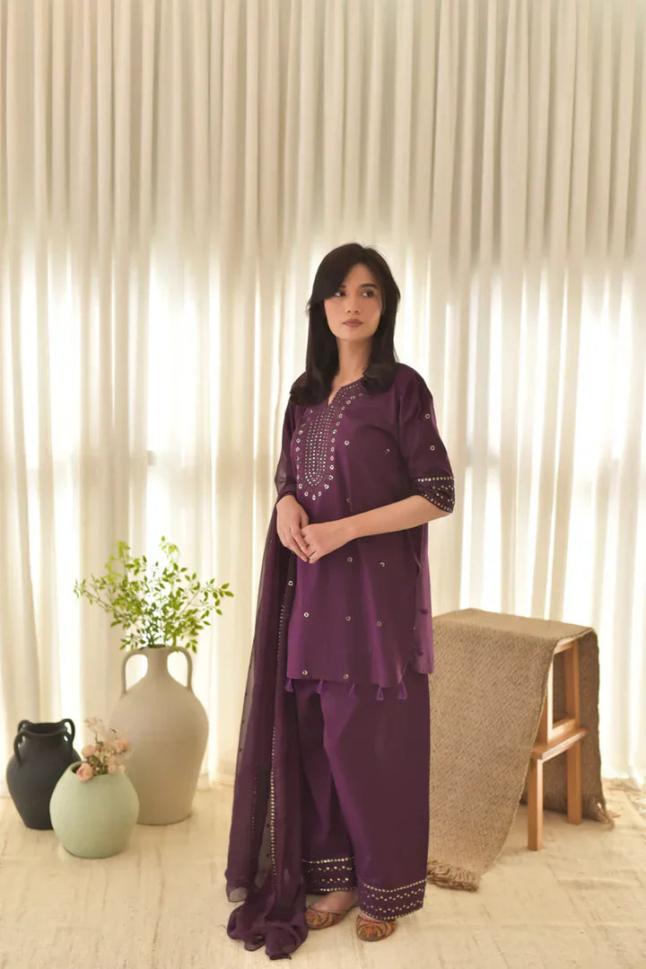Lucia Farshi set