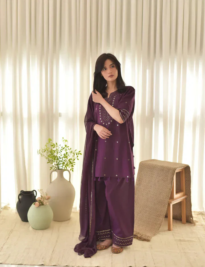 Lucia Farshi set