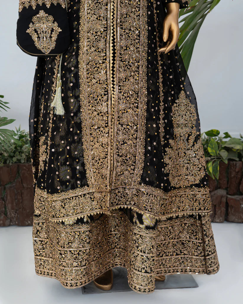 Muneeha black
