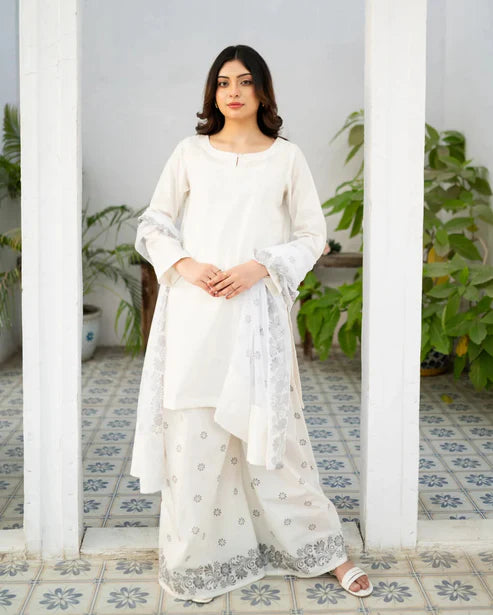 White kurta Zauk