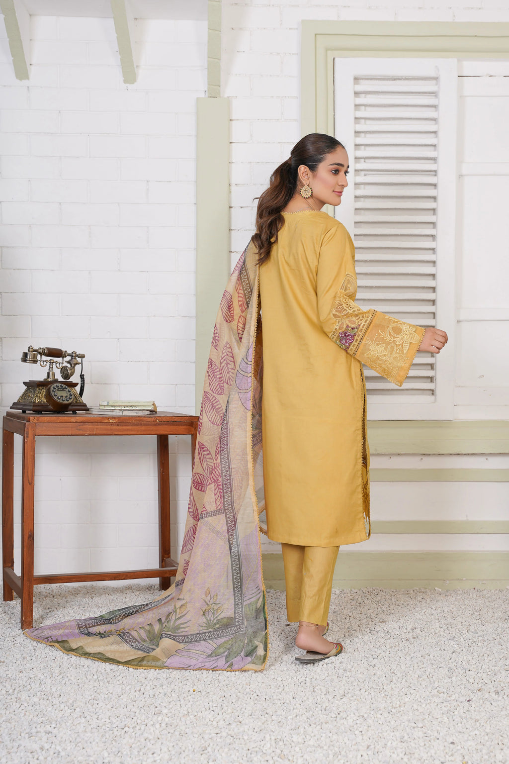 Zareen charm