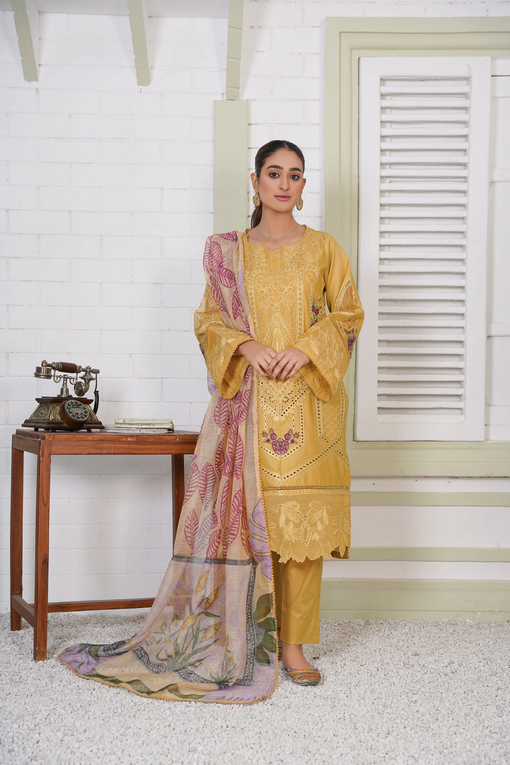 Zareen charm