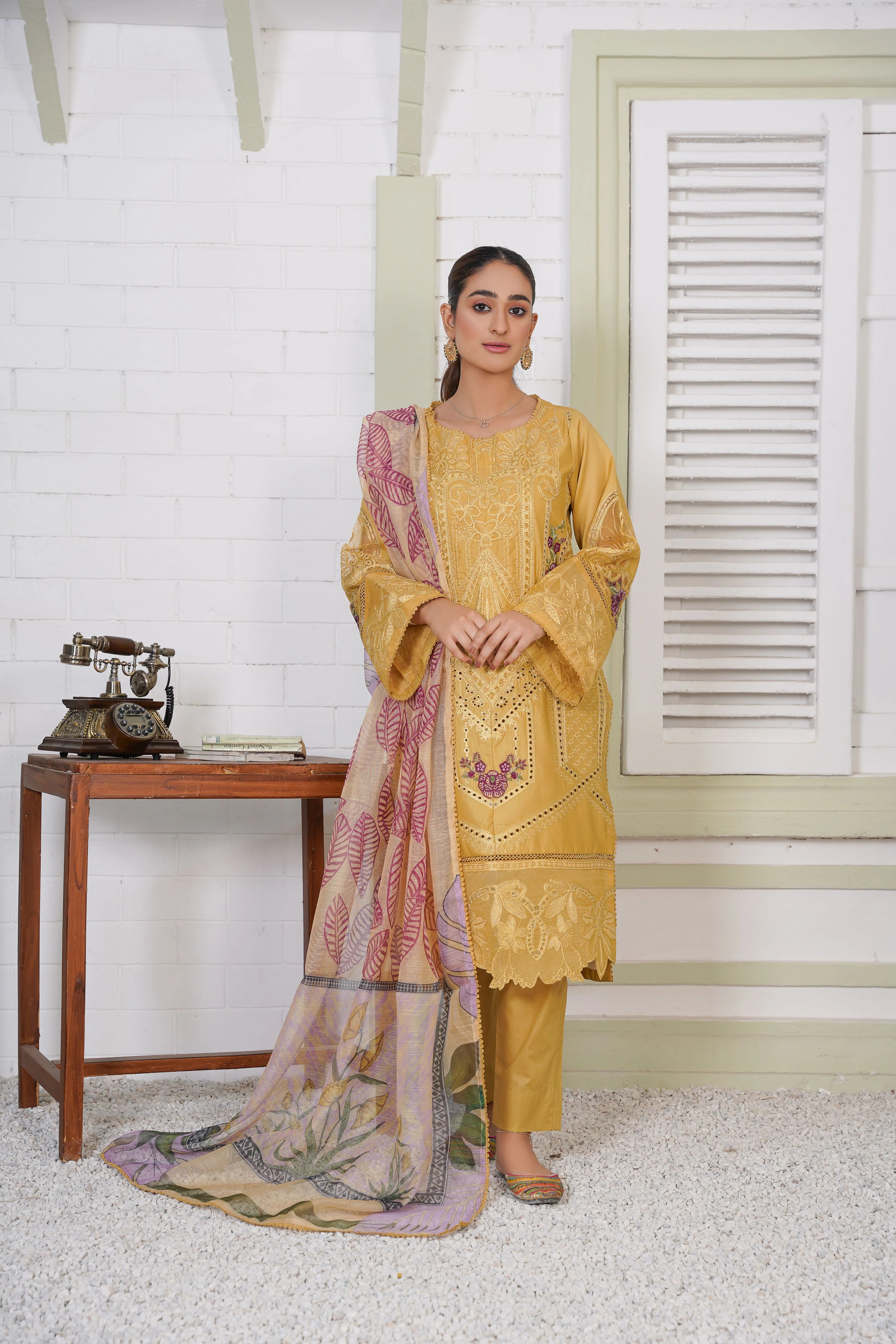 Zareen charm