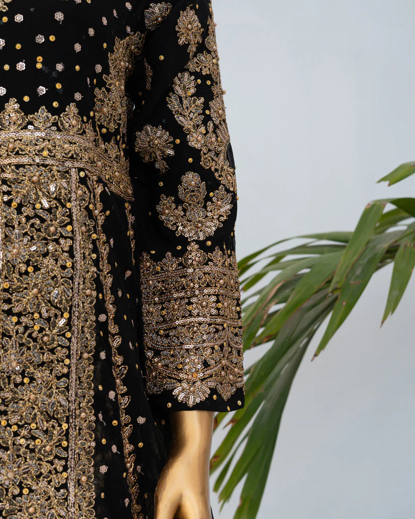 Muneeha black