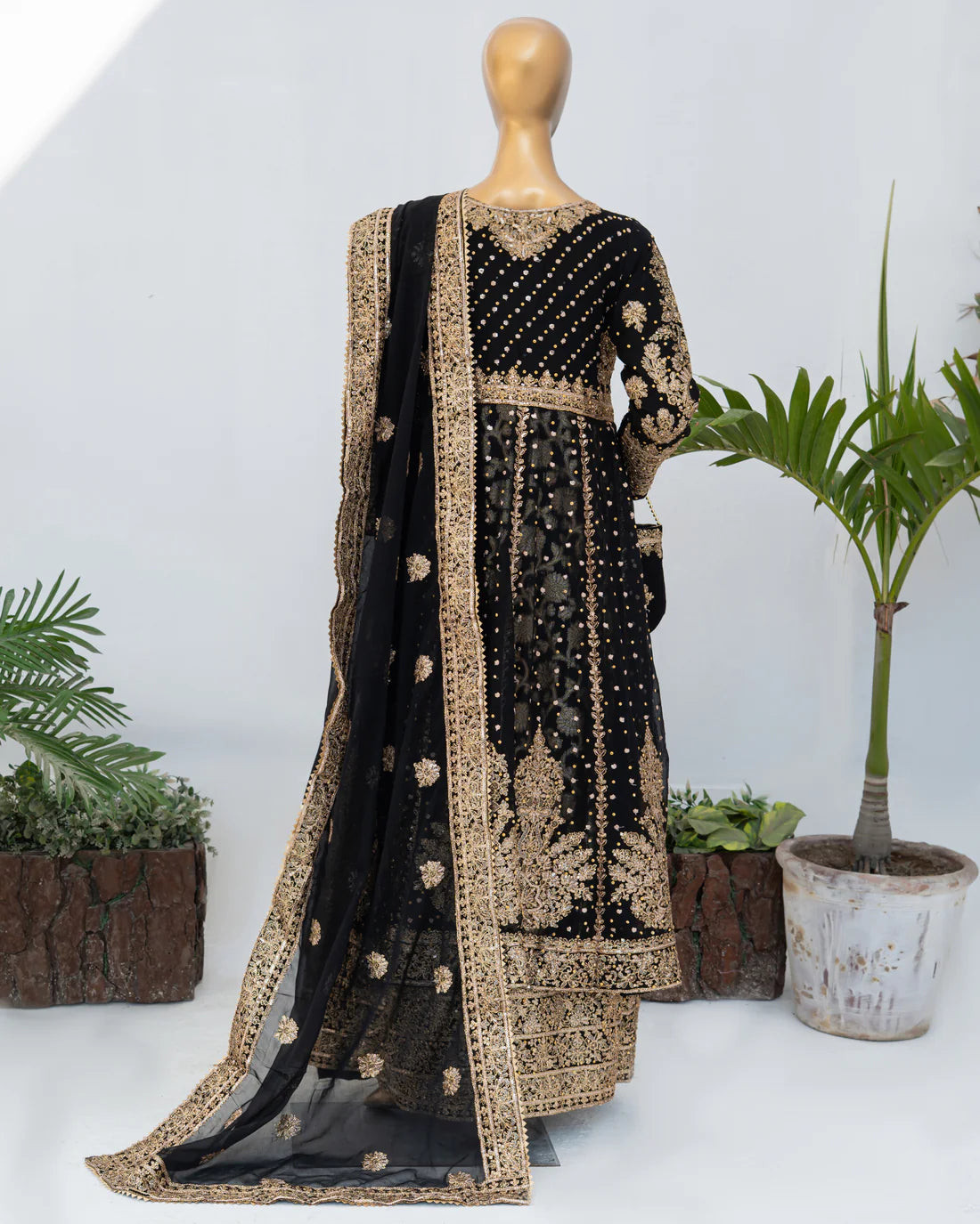 Muneeha black
