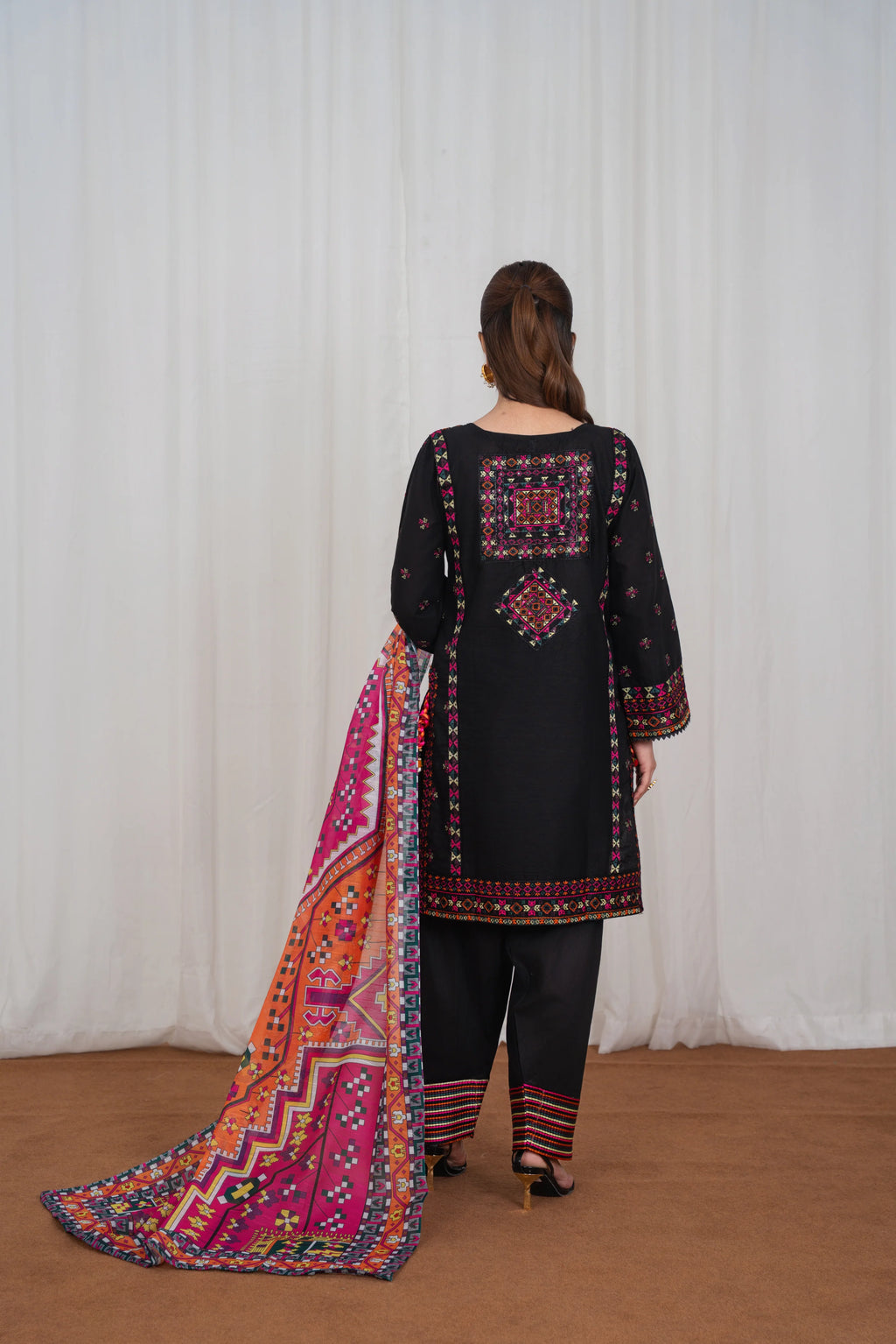 Gushau Black