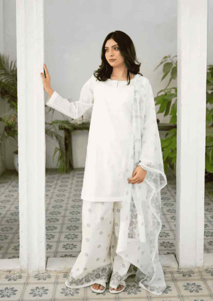 White kurta Zauk