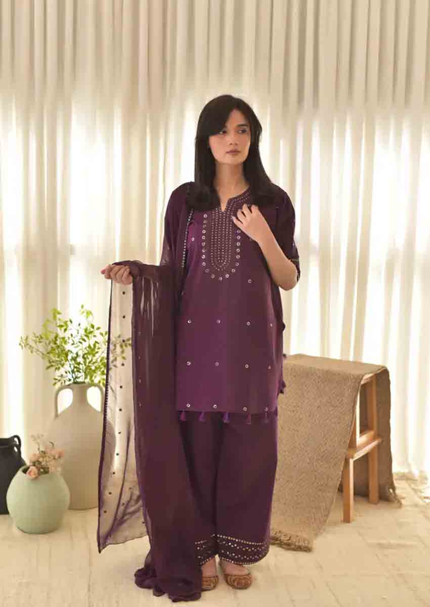 Lucia Farshi set
