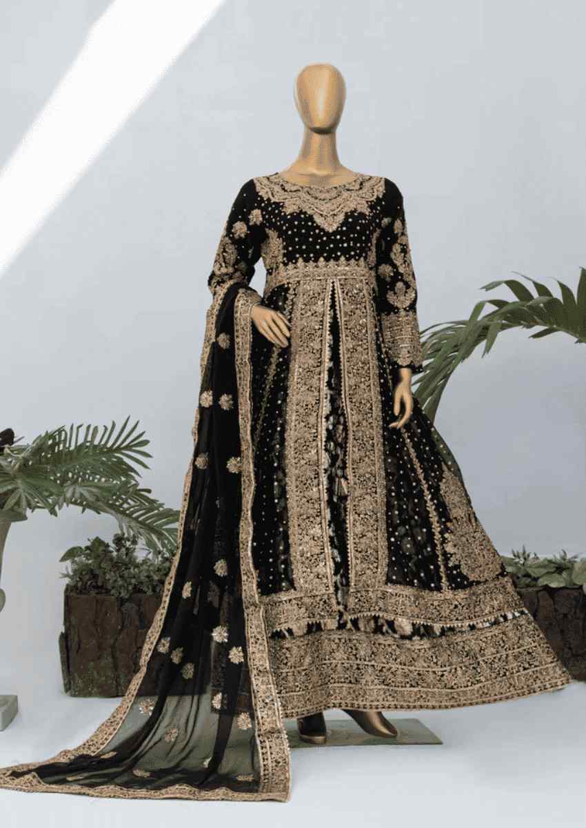 Muneeha black