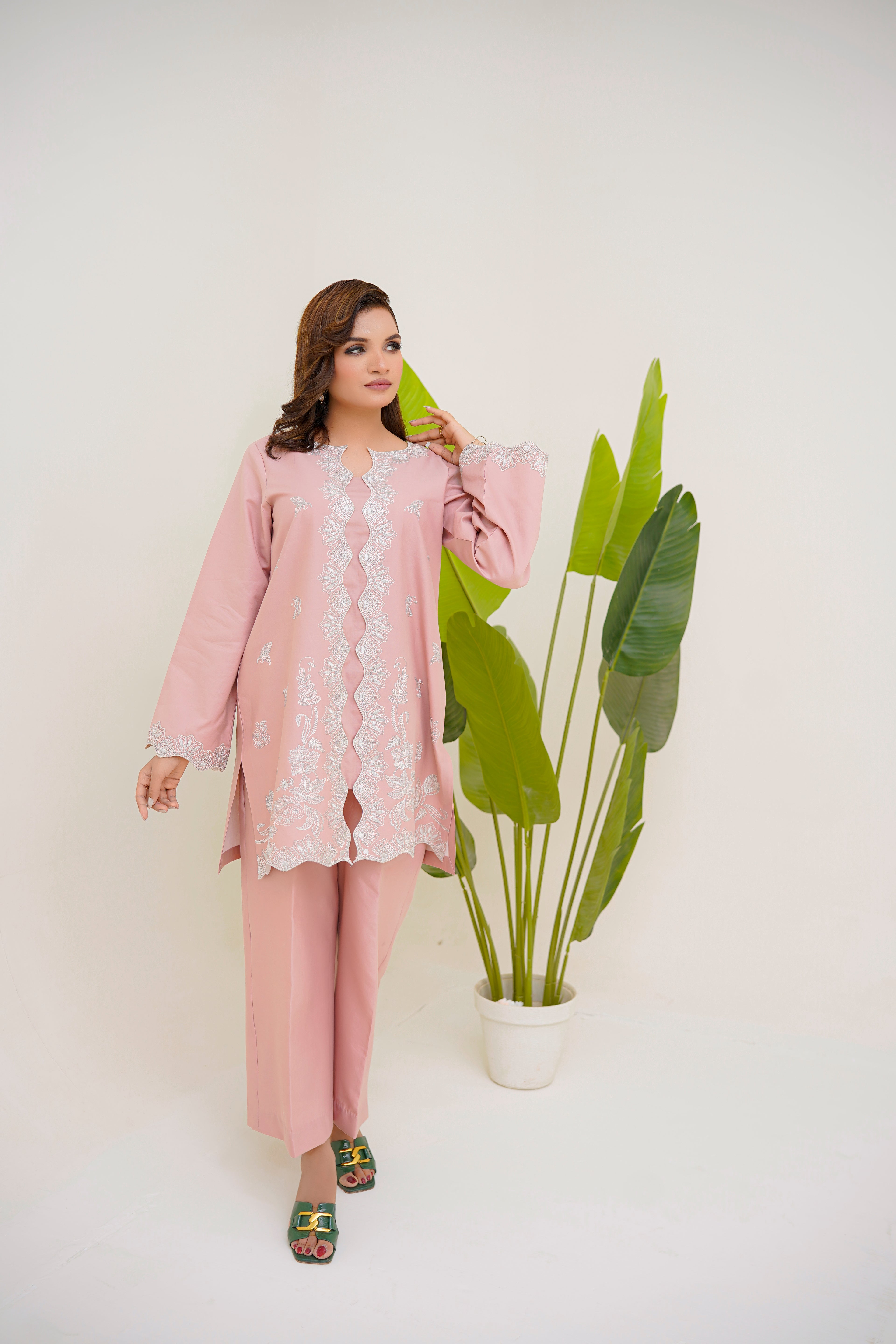 Pariza – Embroidered 2-Piece Kurta Set