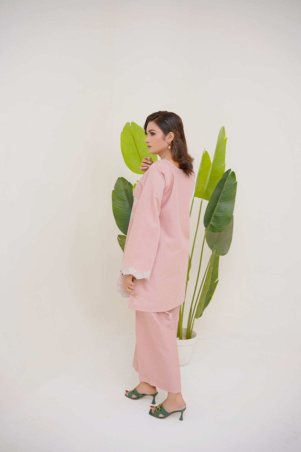 Pariza – Embroidered 2-Piece Kurta Set