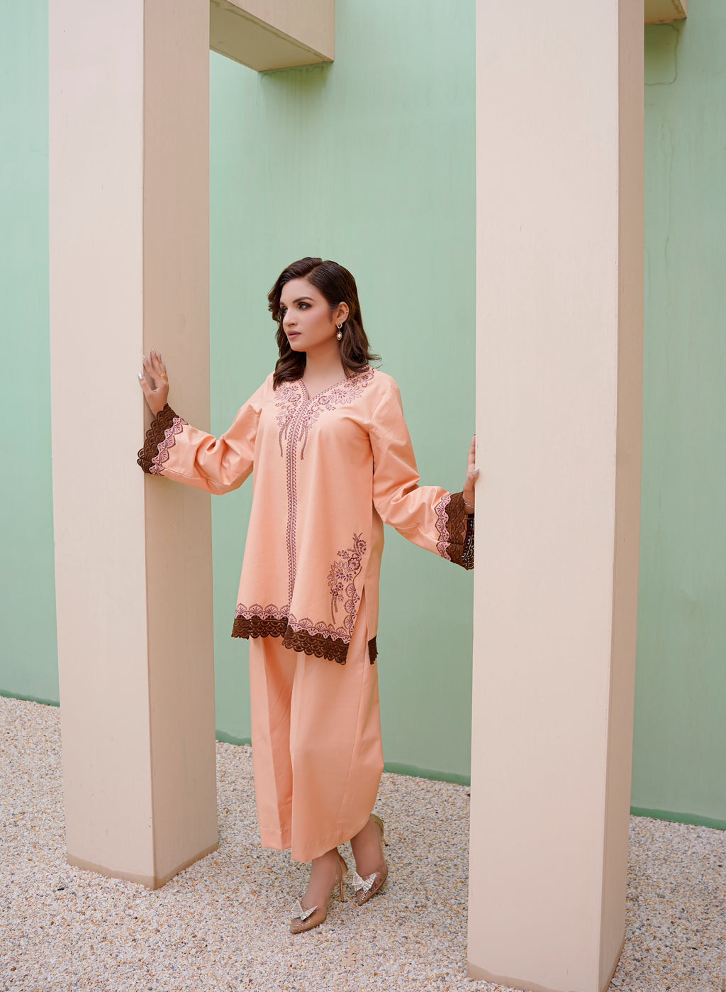 Meira – Embroidered 2-Piece Kurta Set