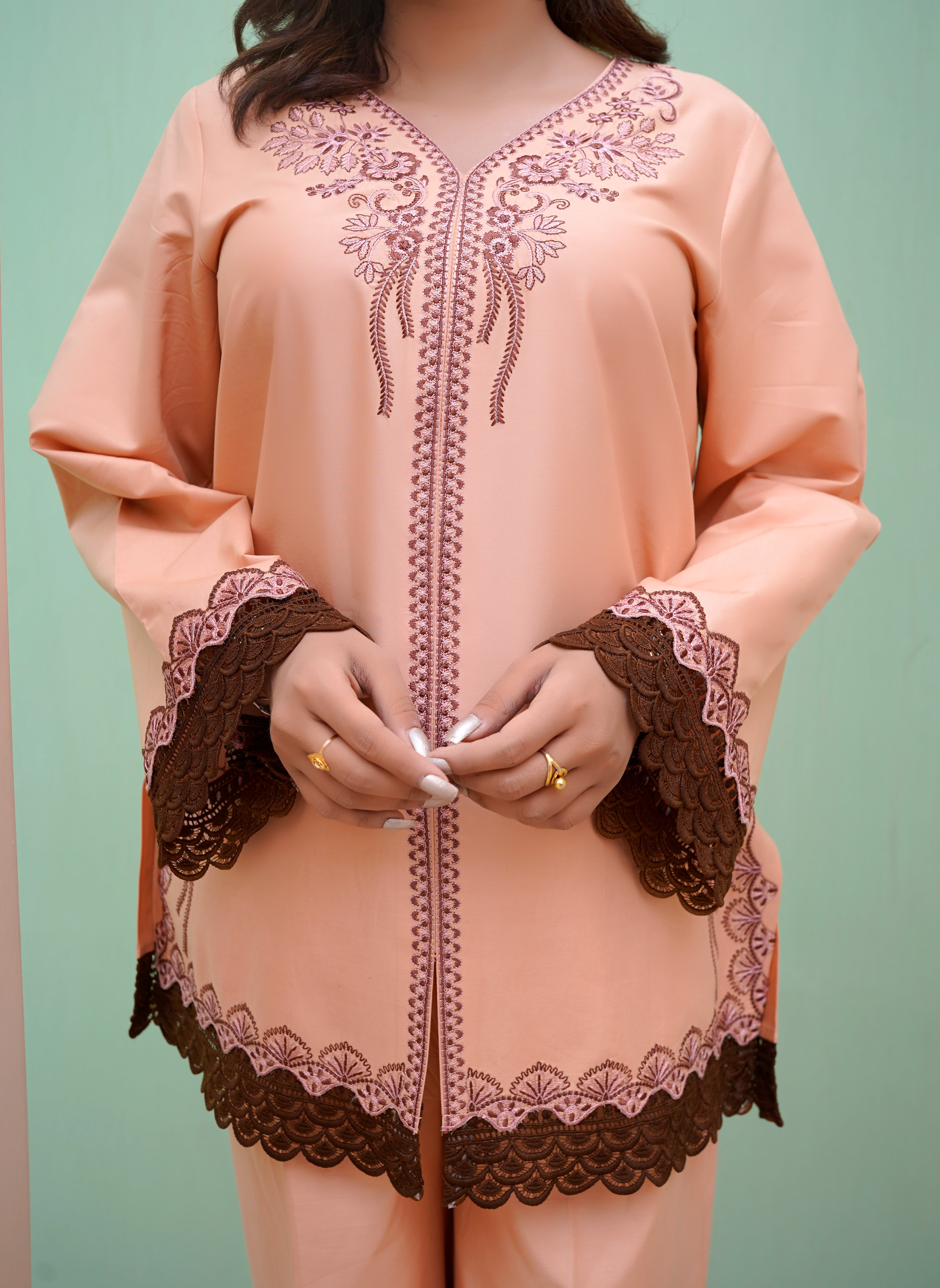 Meira – Embroidered 2-Piece Kurta Set