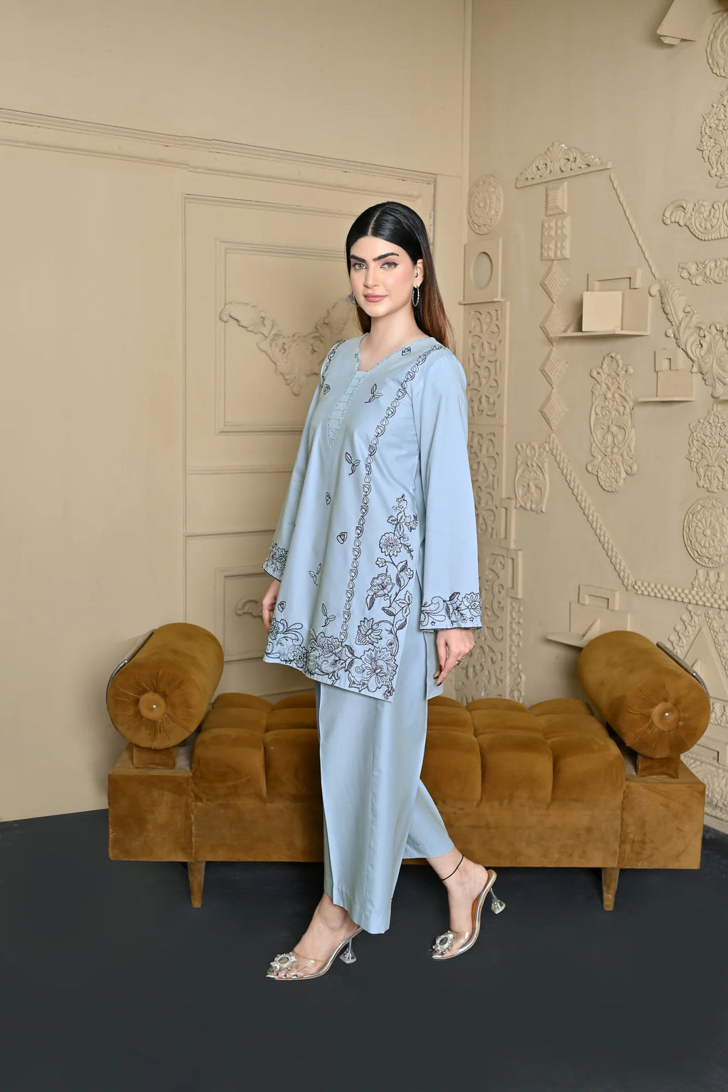 Zaria – Embroidered 2-Piece Kurta Set