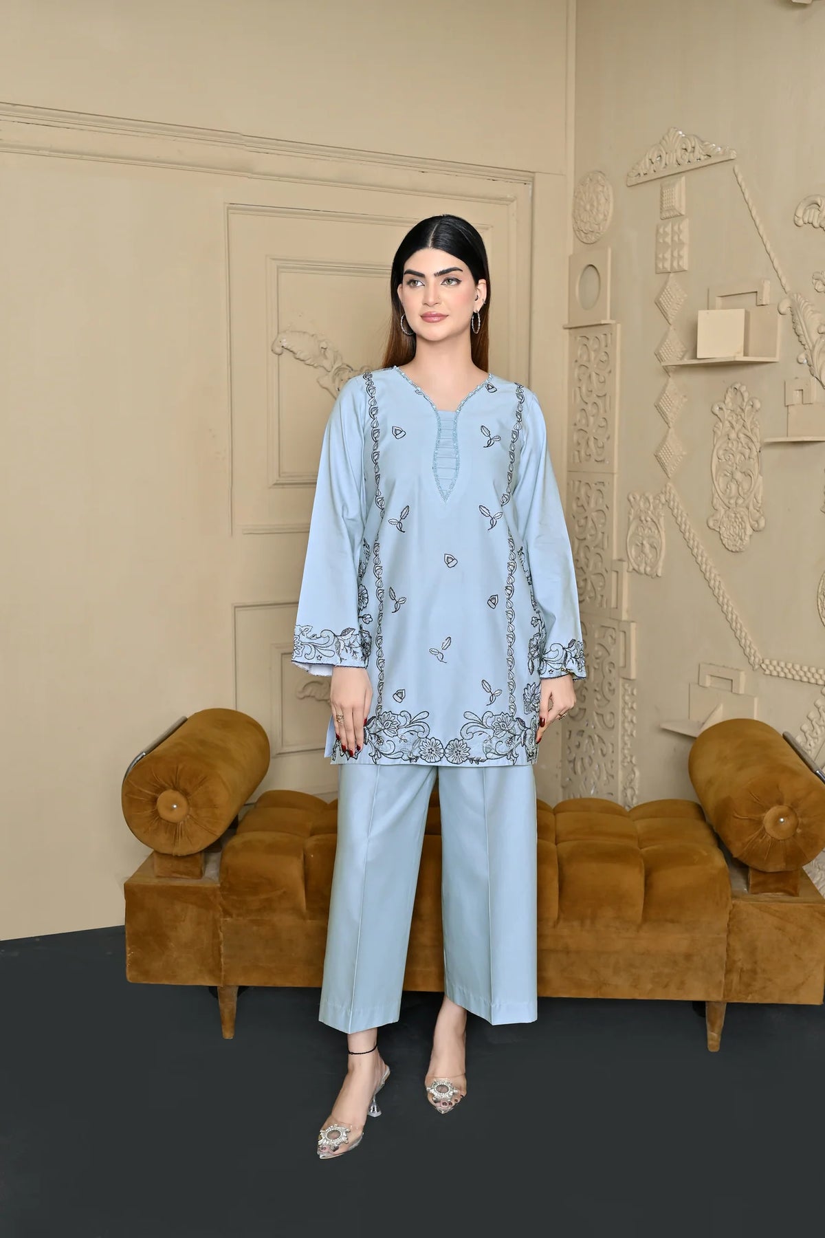 Zaria – Embroidered 2-Piece Kurta Set
